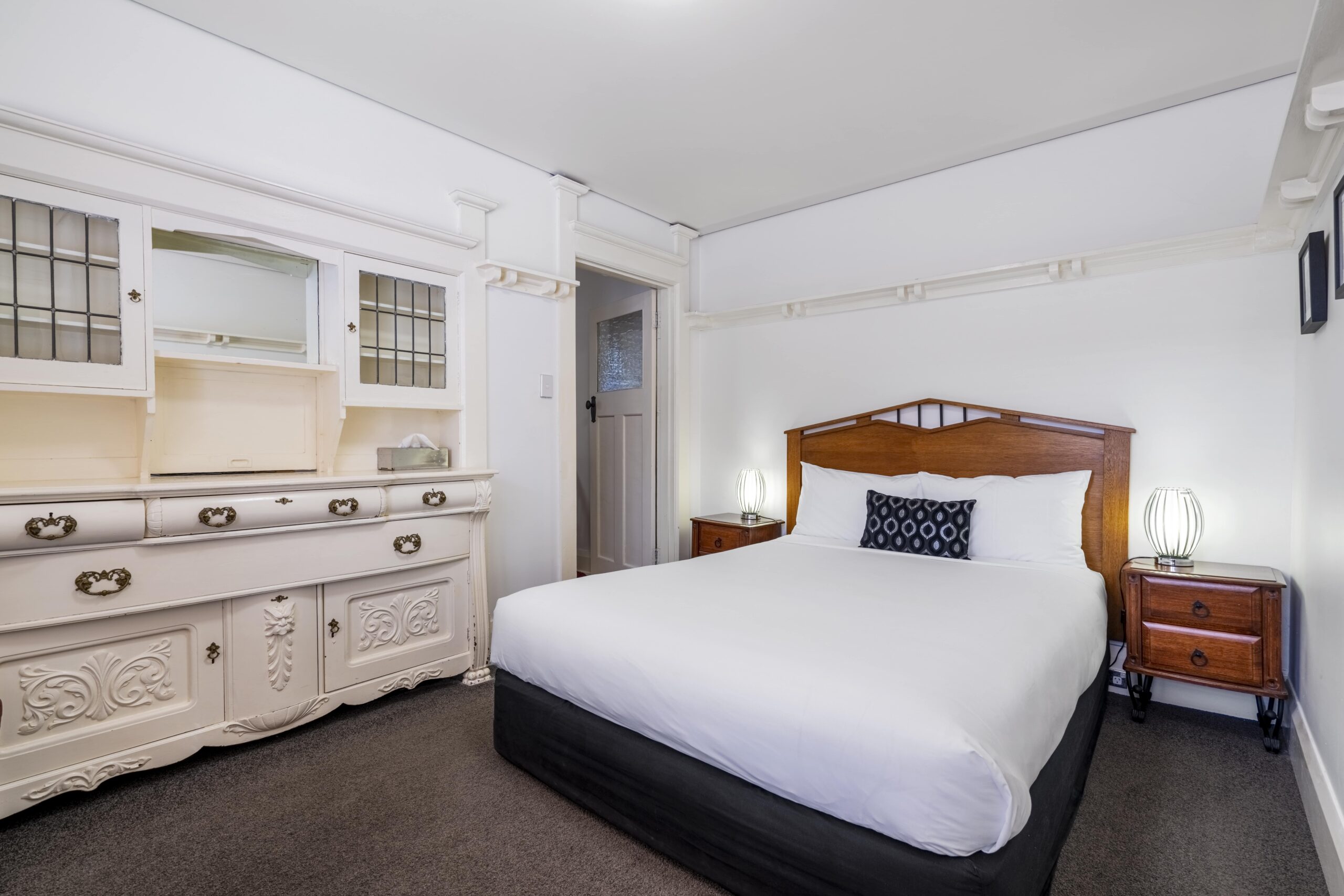 Graham Apartments Bedroom 35